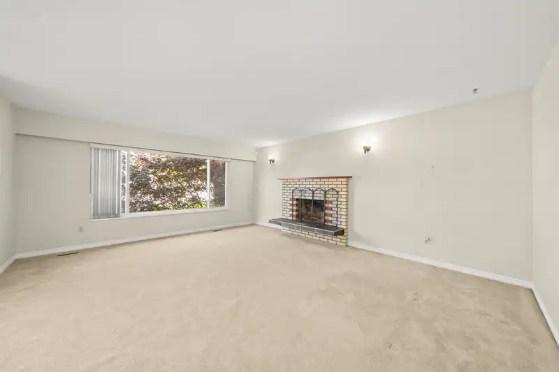 12178 97 AVENUE - photo 4 of 40