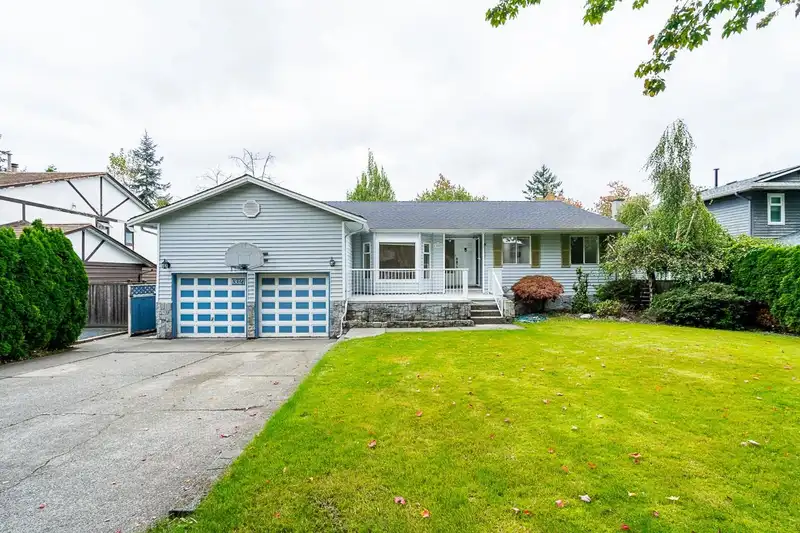 13027 61 AVENUE - photo 1 of 35