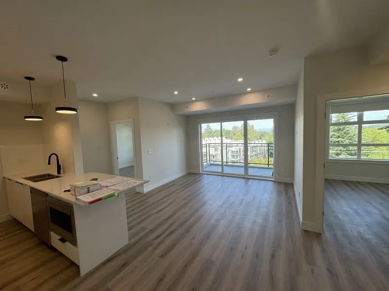 506 6285 KING GEORGE BOULEVARD - photo 1 of 11