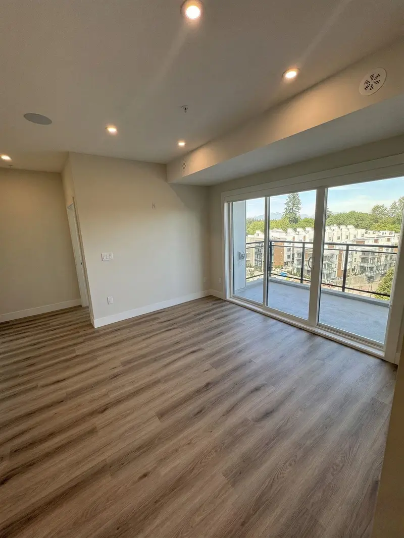 506 6285 KING GEORGE BOULEVARD - photo 2 of 11