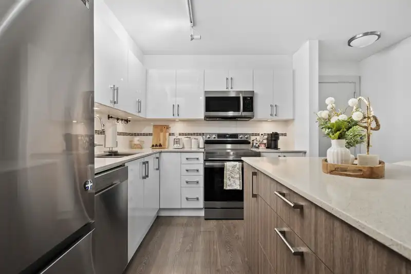 215 8733 160 STREET - photo 2 of 37