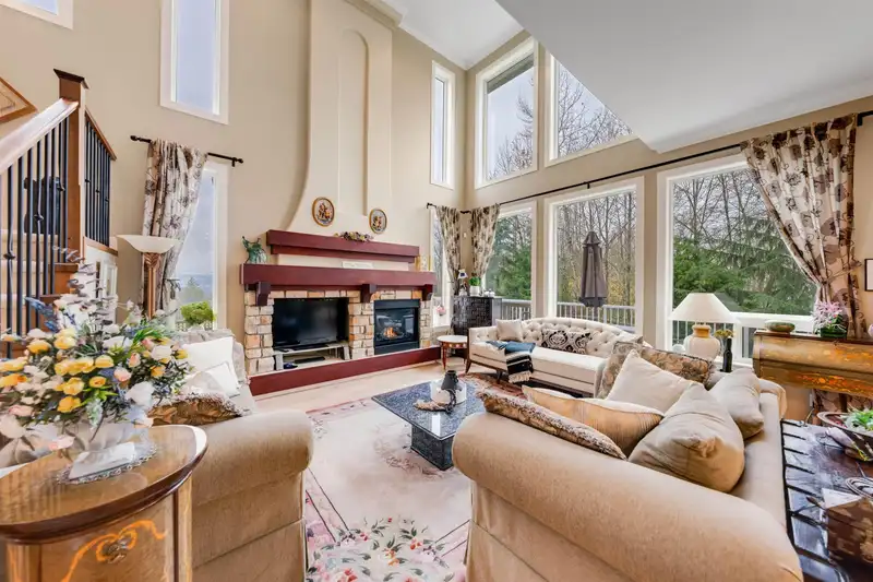 11456 154A STREET - photo 3 of 40