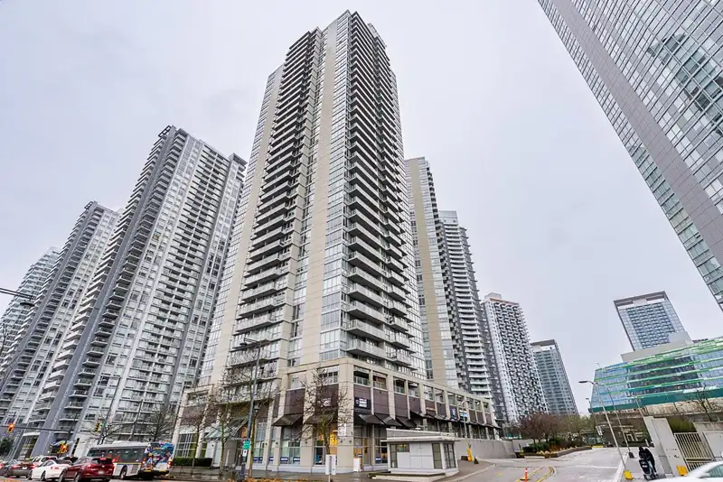 3306 13688 100 AVENUE - photo 1 of 25