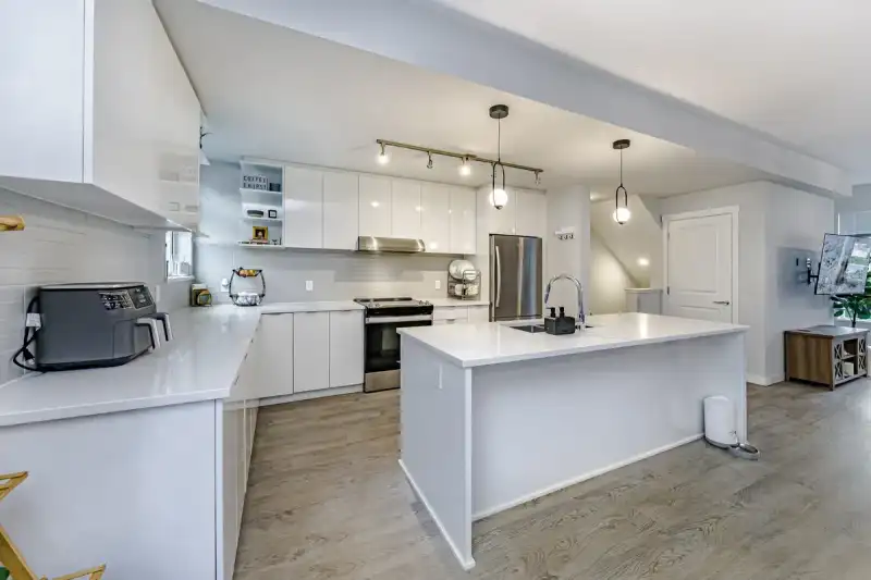 3 15151 EDMUND DRIVE - photo 1 of 25