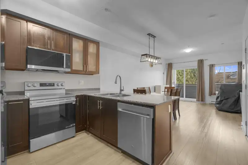 235 13958 108 AVENUE - photo 4 of 25