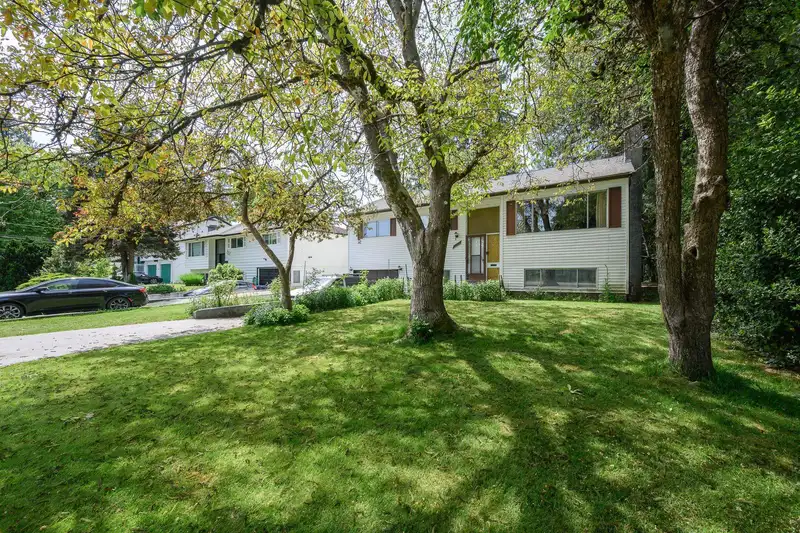 10973 144A STREET - photo 3 of 20