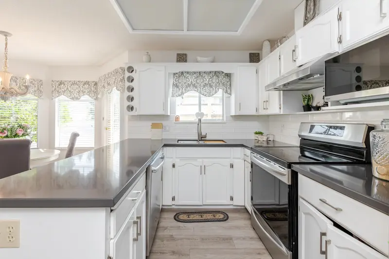 83 21138 88 AVENUE - photo 4 of 25