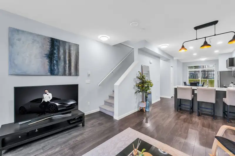 29 14555 68 AVENUE - photo 3 of 14