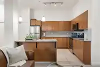527 13733 107A AVENUE - thumbnail 6