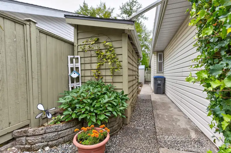 8662 161 STREET - photo 1 of 40