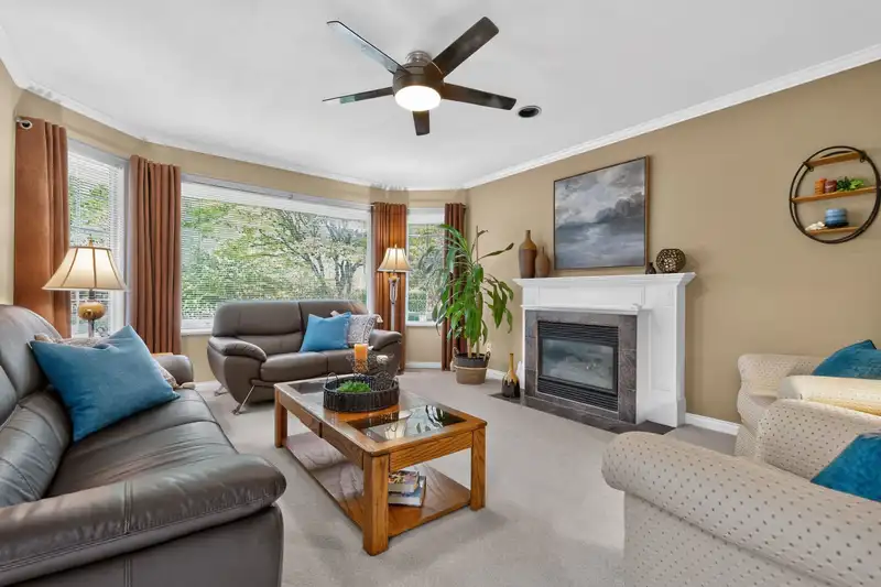 8662 161 STREET - photo 4 of 40