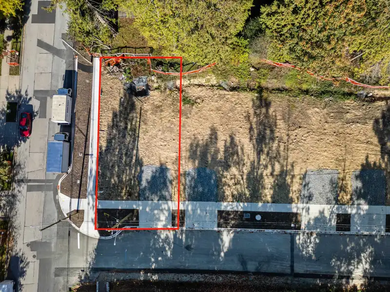 14611 60A AVENUE - photo 3 of 9