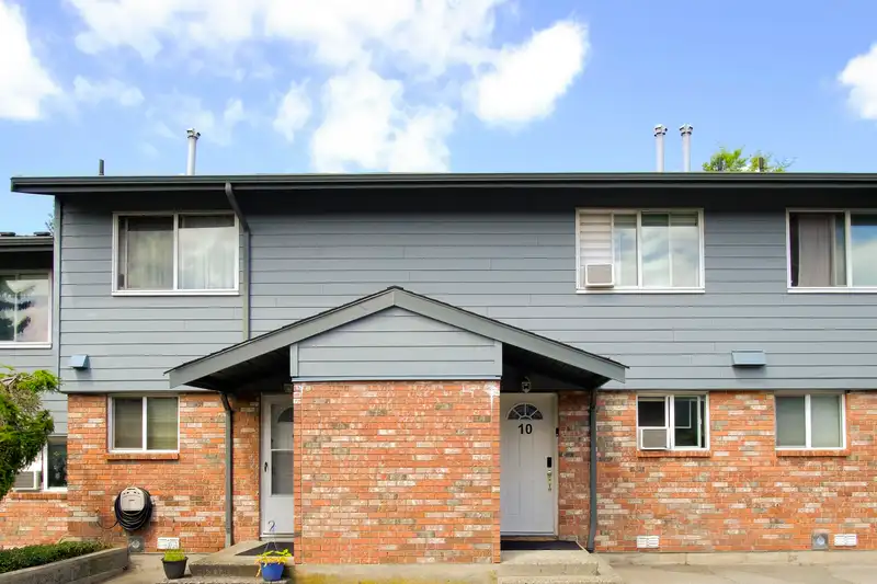 10 10736 GUILDFORD DRIVE - photo 3 of 33