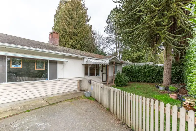 13221 112B AVENUE - photo 2 of 25