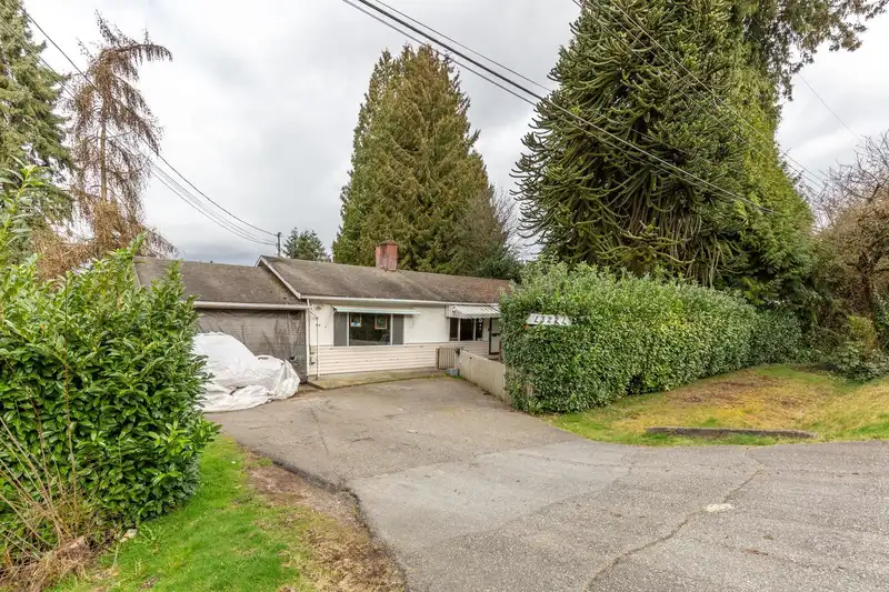13221 112B AVENUE - photo 3 of 25