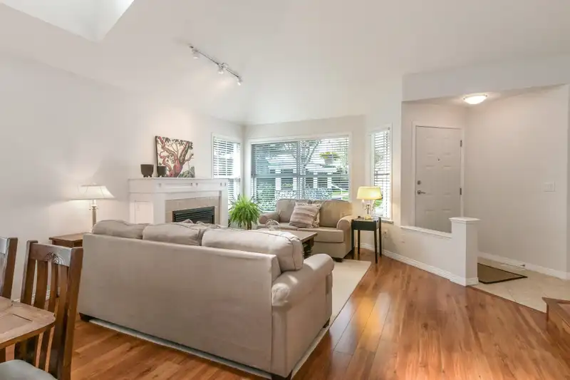 18 16995 64 AVENUE - photo 4 of 40