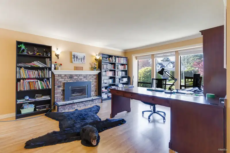 15310 85A AVENUE - photo 2 of 33