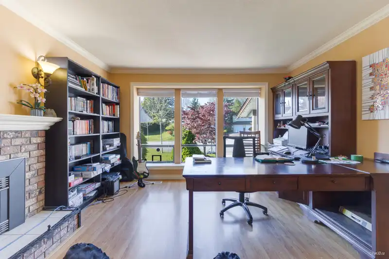 15310 85A AVENUE - photo 3 of 33