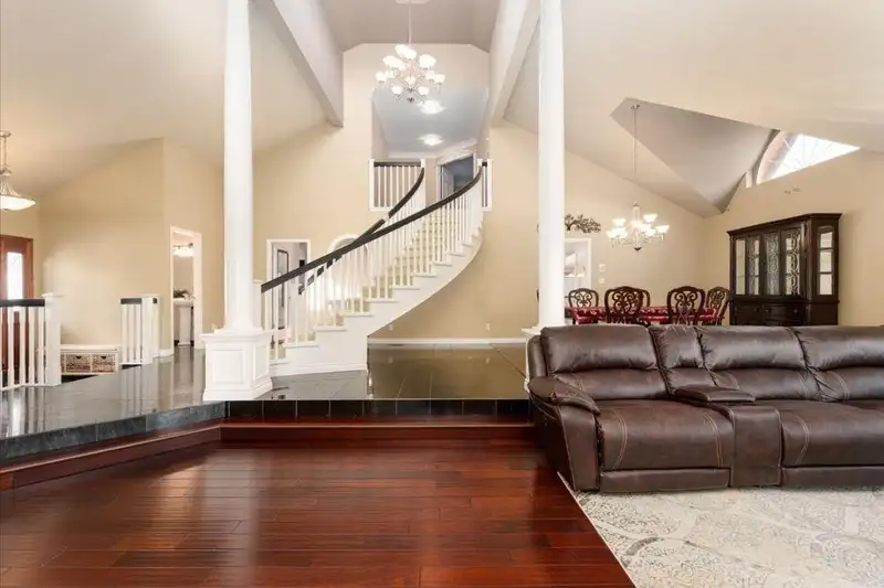 18935 57 AVENUE - photo 4 of 32