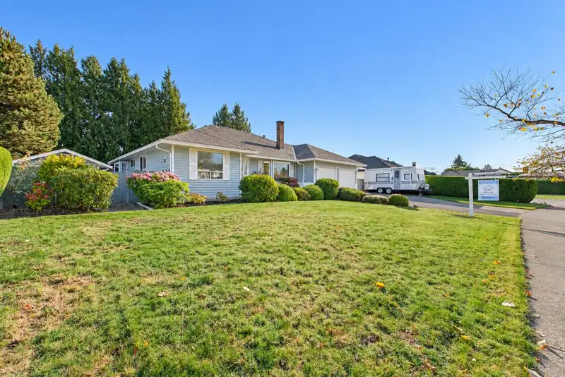5632 E SUNRISE CRESCENT - photo 1 of 25