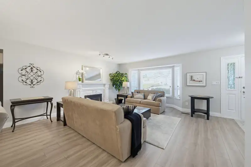 5632 E SUNRISE CRESCENT - photo 4 of 25
