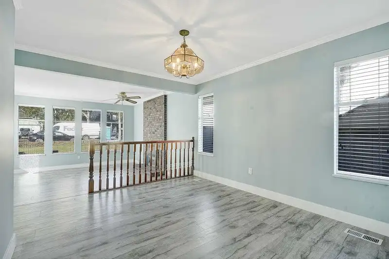 12978 61 AVENUE - photo 2 of 40
