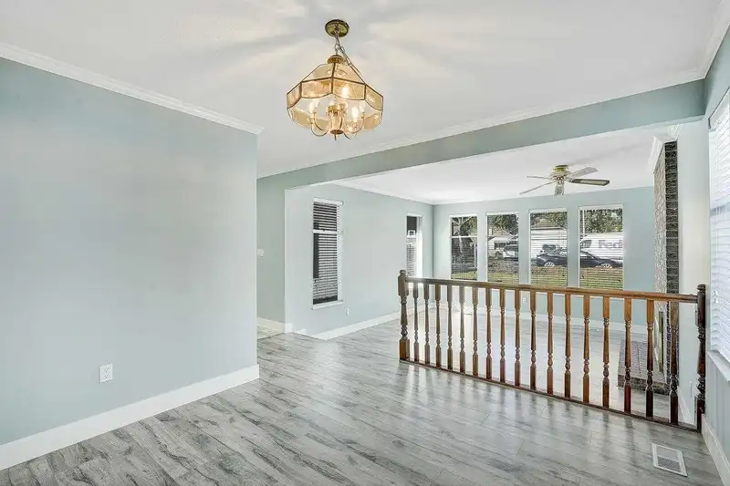 12978 61 AVENUE - photo 3 of 40