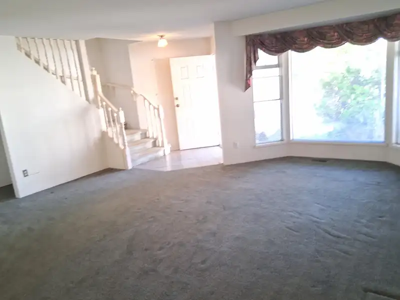 15482 91 AVENUE - photo 2 of 20