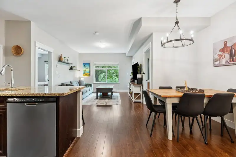 202 19530 65 AVENUE - photo 2 of 22