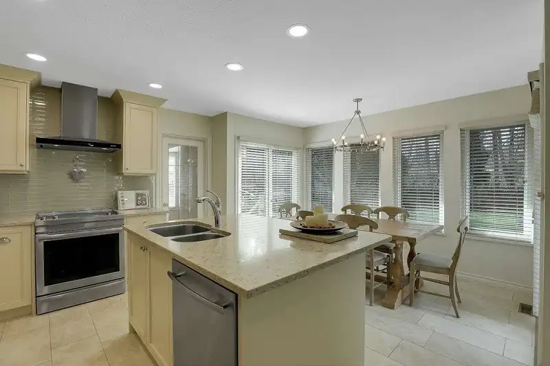 8375 148B STREET - photo 4 of 40
