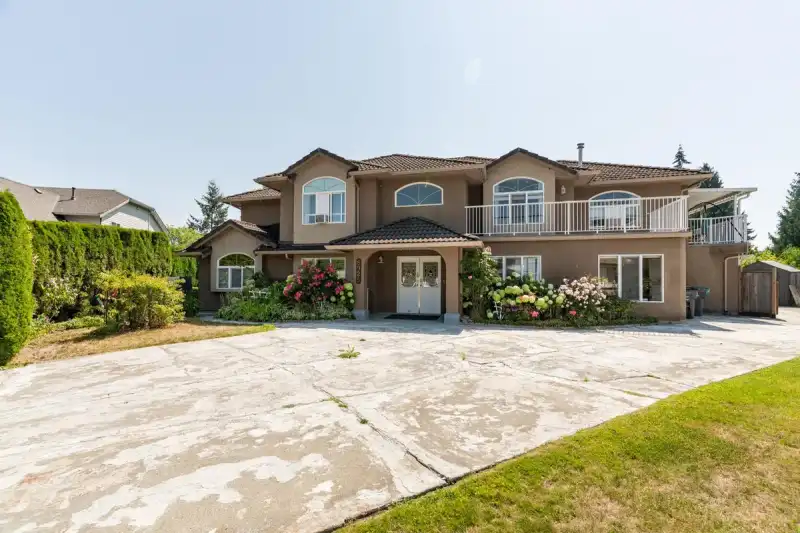 8925 157TH STREET - photo 1 of 40