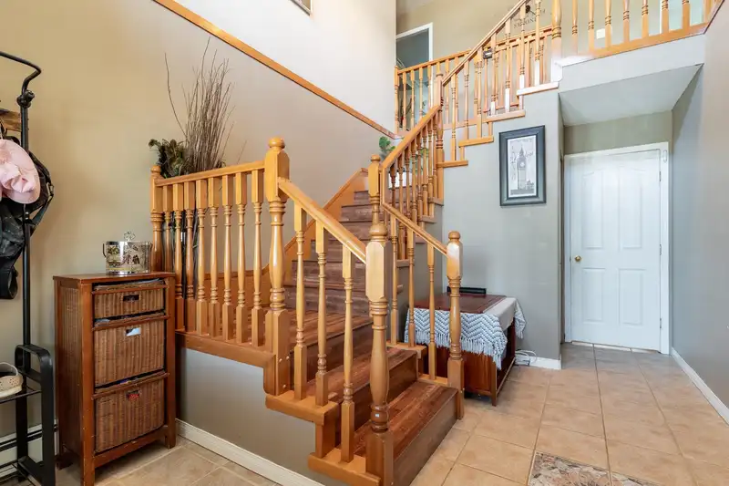 8925 157TH STREET - photo 3 of 40