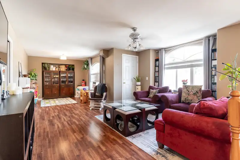 8925 157TH STREET - photo 4 of 40