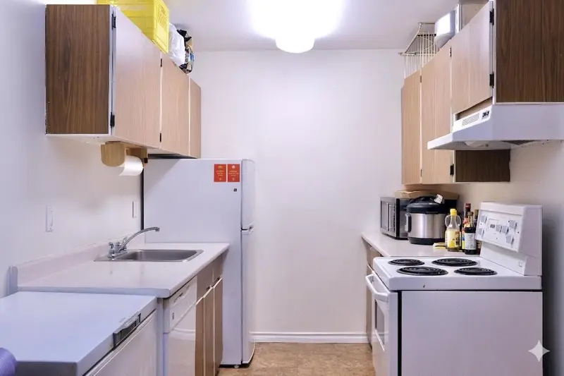 303 7260 LINDSAY ROAD - photo 1 of 5