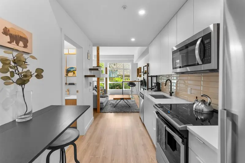 104 610 BRANTFORD STREET - photo 3 of 14