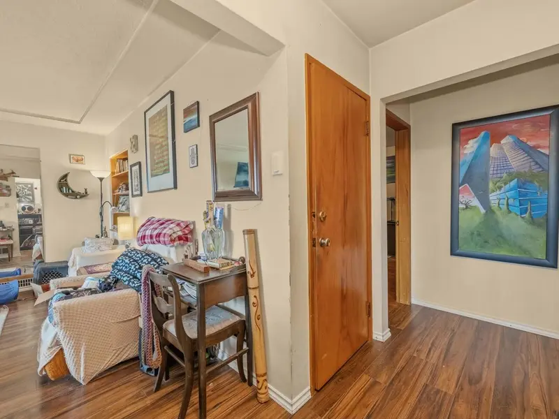 135 E DURHAM STREET - photo 2 of 21