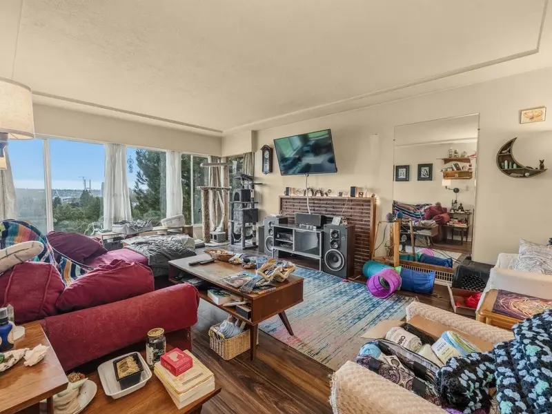 135 E DURHAM STREET - photo 3 of 21