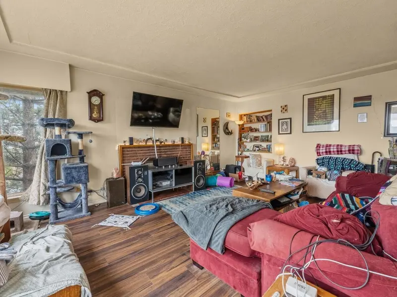 135 E DURHAM STREET - photo 4 of 21