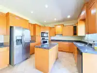 6194 175A STREET - thumbnail 5
