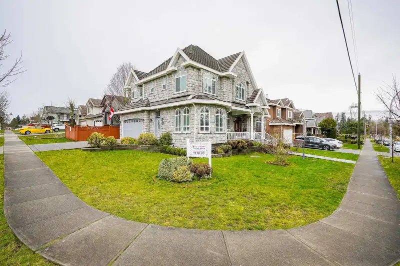7811 148 STREET - photo 1 of 25