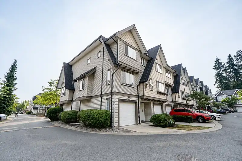 24 15871 85 AVENUE - photo 4 of 34