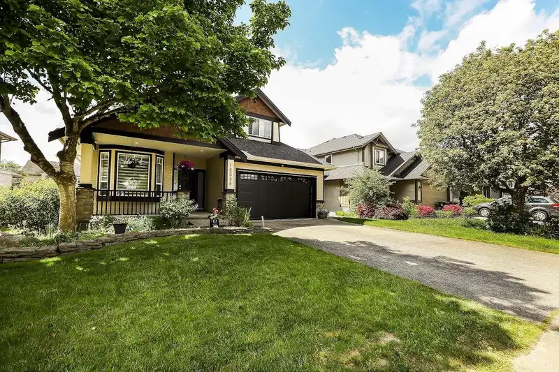 16588 63RD AVENUE - photo 2 of 38