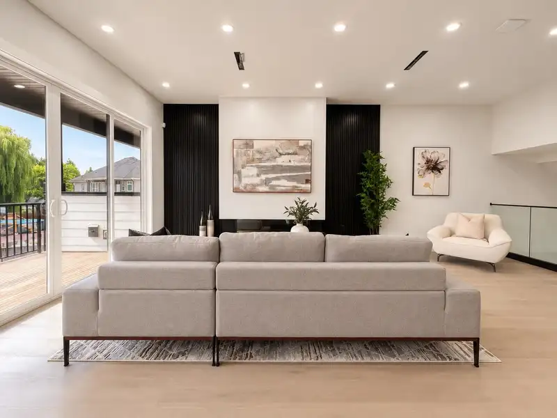 102 15871 111A AVENUE - photo 1 of 40