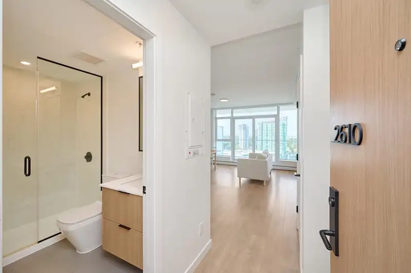 2610 13685 102 AVENUE - photo 2 of 22
