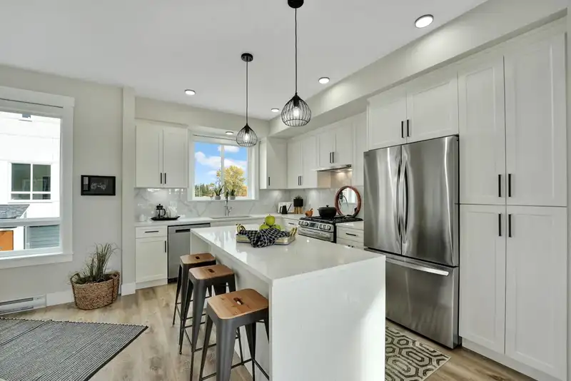 9 17155 79A AVENUE - photo 2 of 40