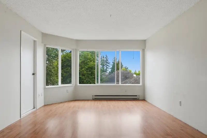 209 9635 121 STREET - photo 4 of 21
