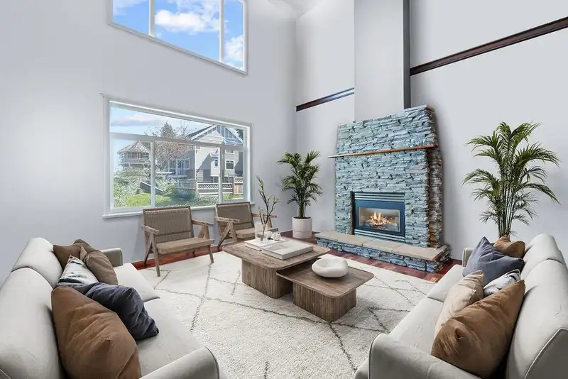 8676 167 STREET - photo 3 of 40