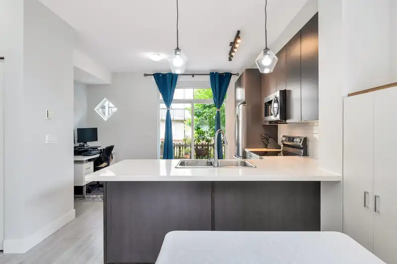 121 19505 68A AVENUE - photo 3 of 33