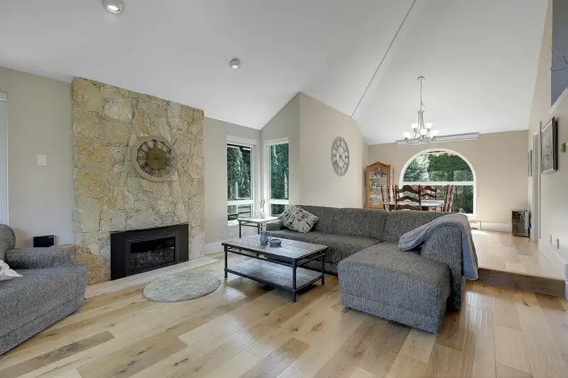 7745 164TH STREET - photo 2 of 40