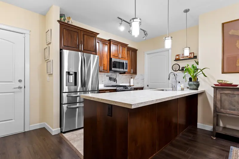 204 20376 86 AVENUE - photo 4 of 25